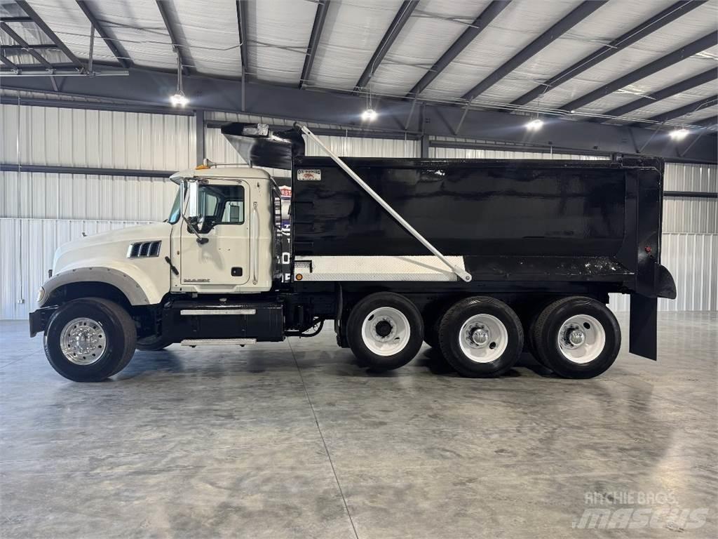 Mack GU713 شاحنات قلابة