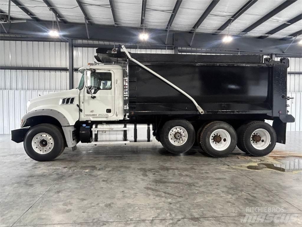 Mack GU713 شاحنات قلابة