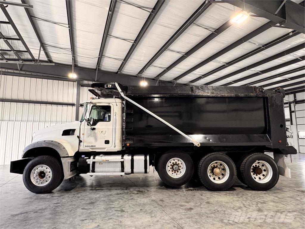 Mack GU713 شاحنات قلابة