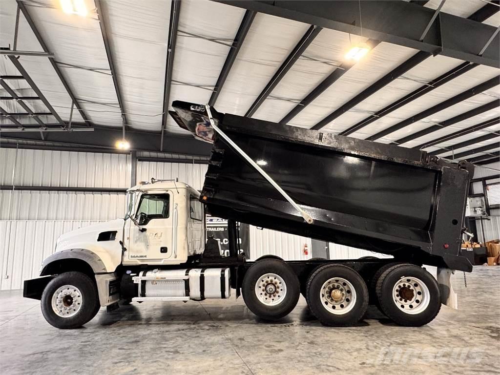 Mack GU713 شاحنات قلابة