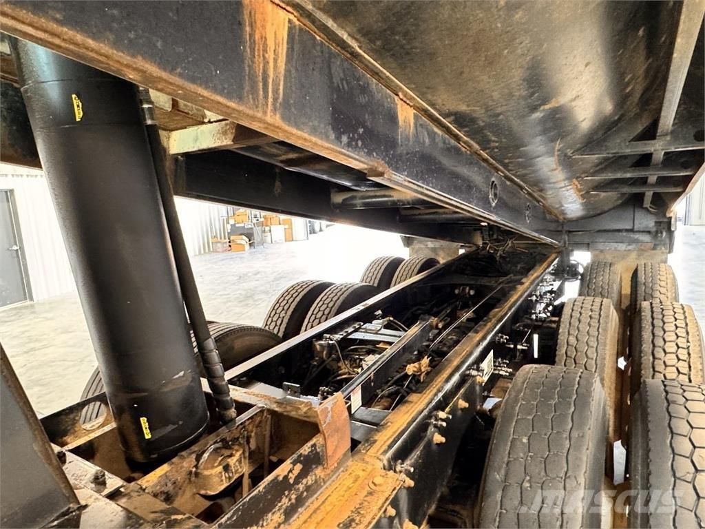 Mack GU713 شاحنات قلابة