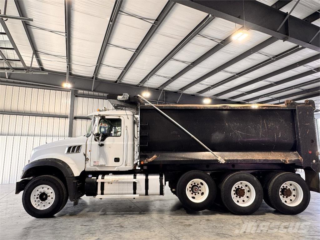 Mack GU713 شاحنات قلابة
