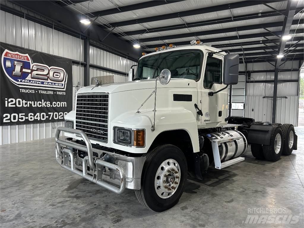 Mack Pinnacle وحدات الجر