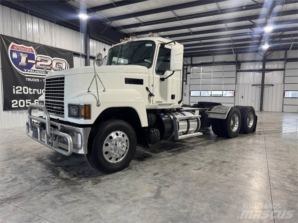 Mack Pinnacle 64T وحدات الجر