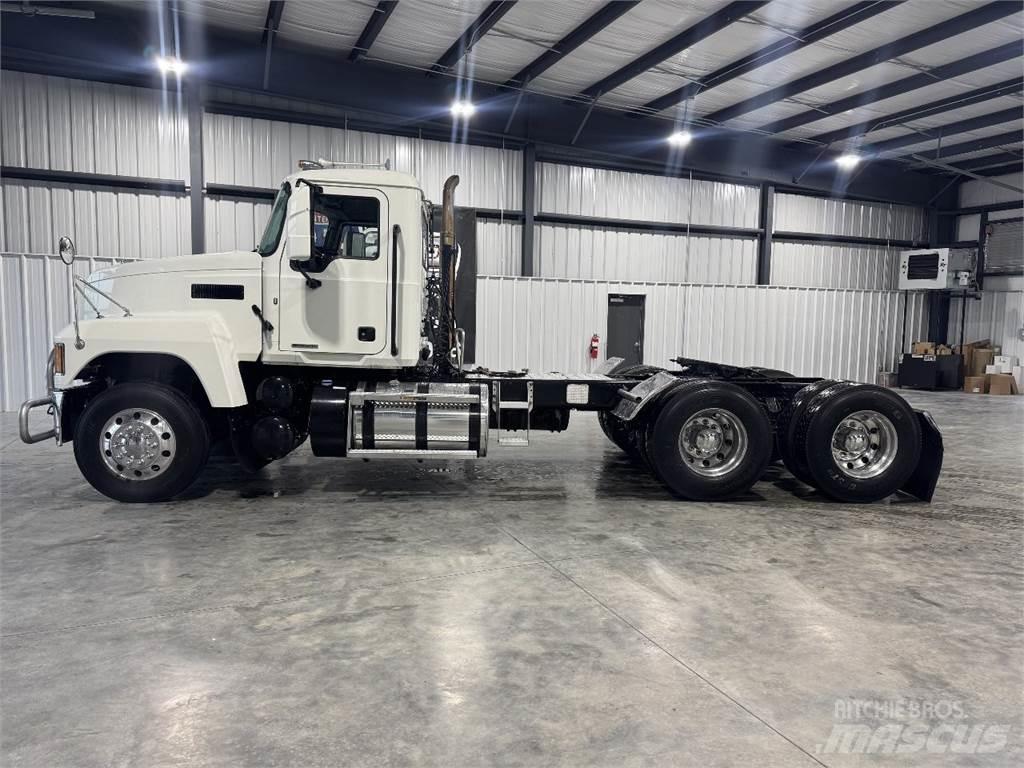 Mack Pinnacle 64T وحدات الجر