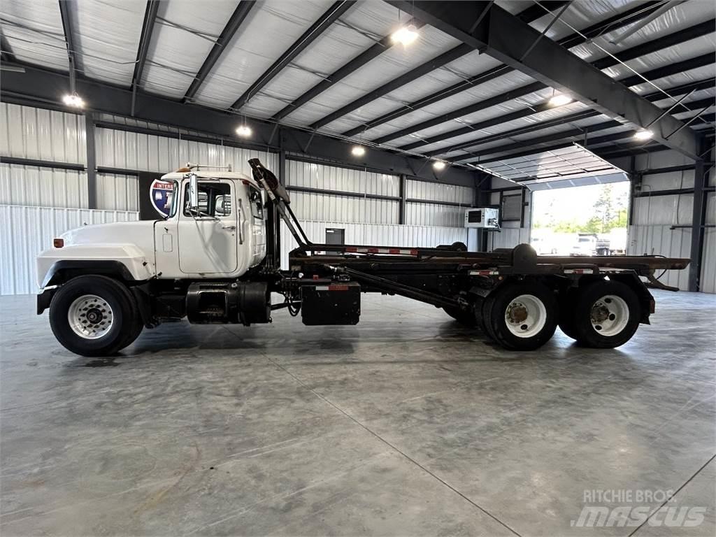 Mack RD688S شاحنات الحاويات