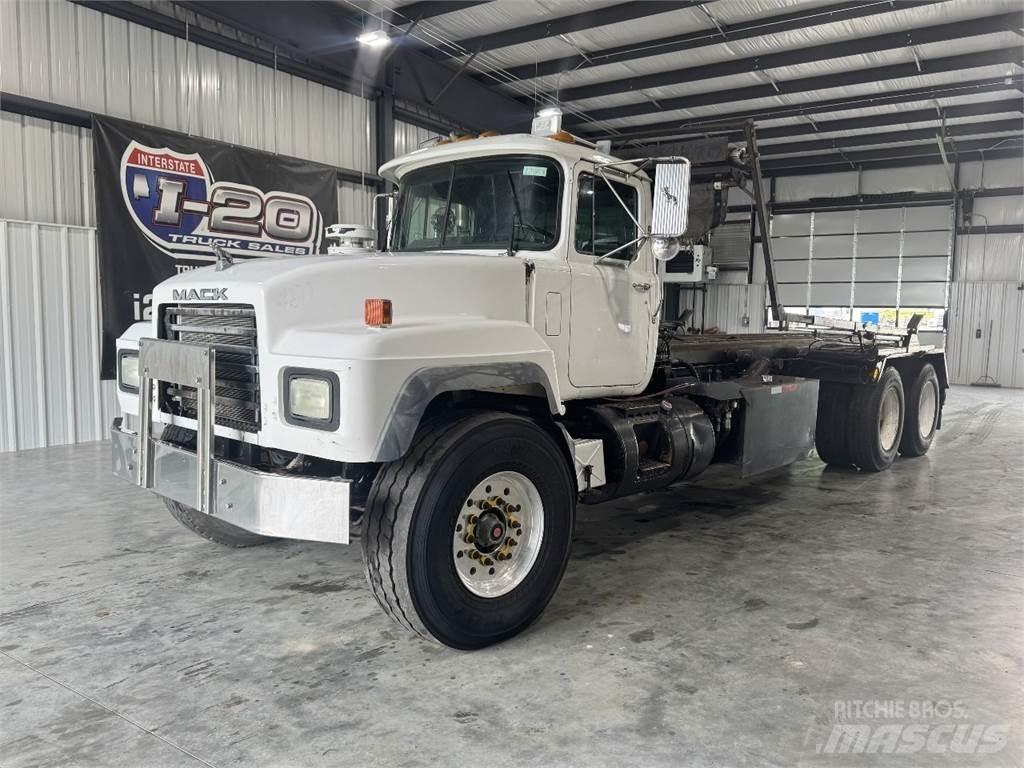 Mack RD690S شاحنات الحاويات