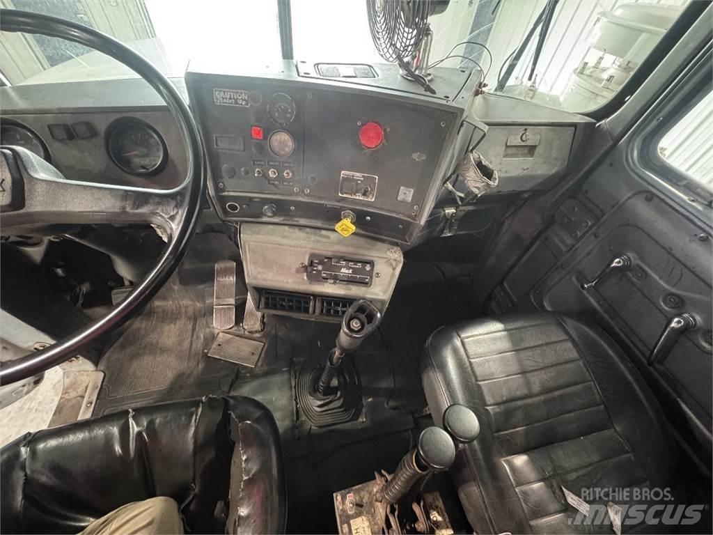 Mack RD690S شاحنات الحاويات