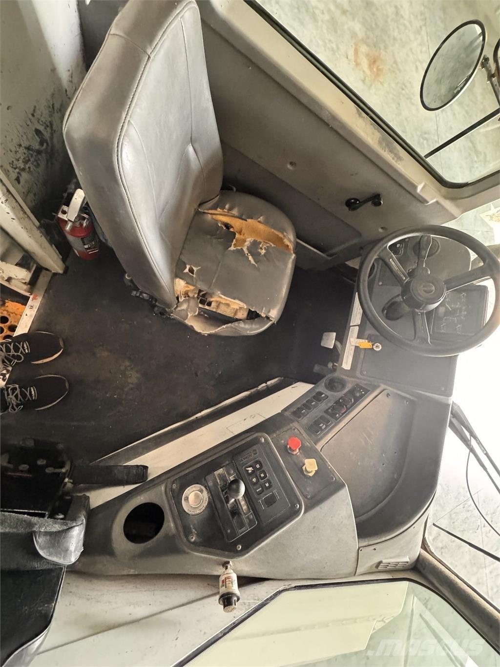 Ottawa Spotter جرارات صالات المطارات