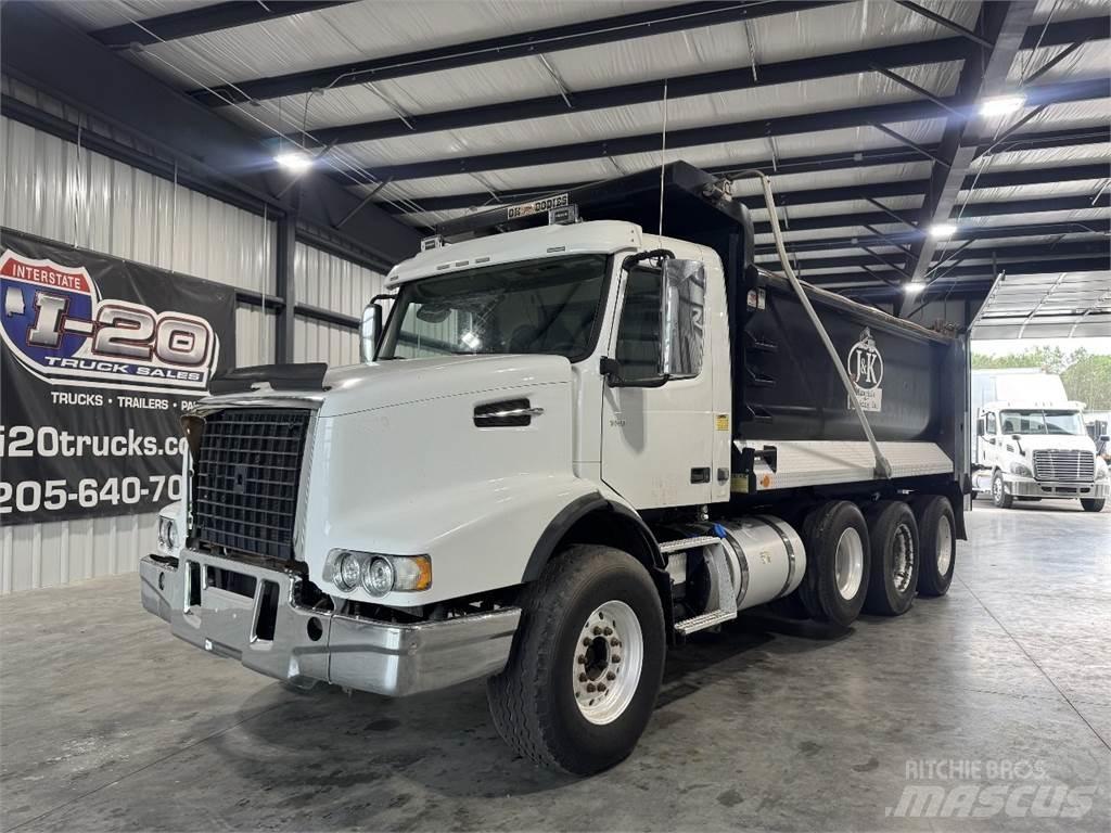 Volvo VHD شاحنات قلابة
