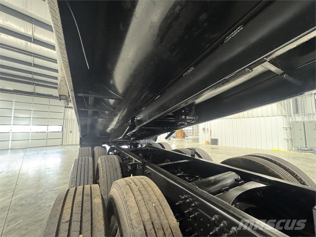 Volvo VHD شاحنات قلابة