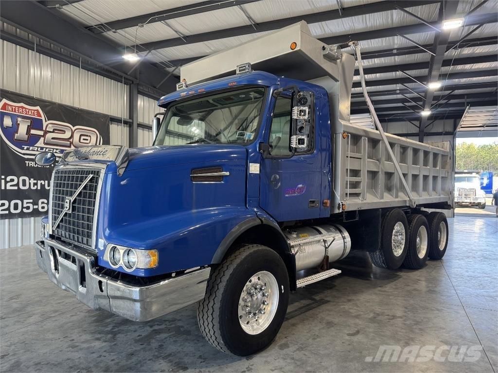 Volvo VHD شاحنات قلابة