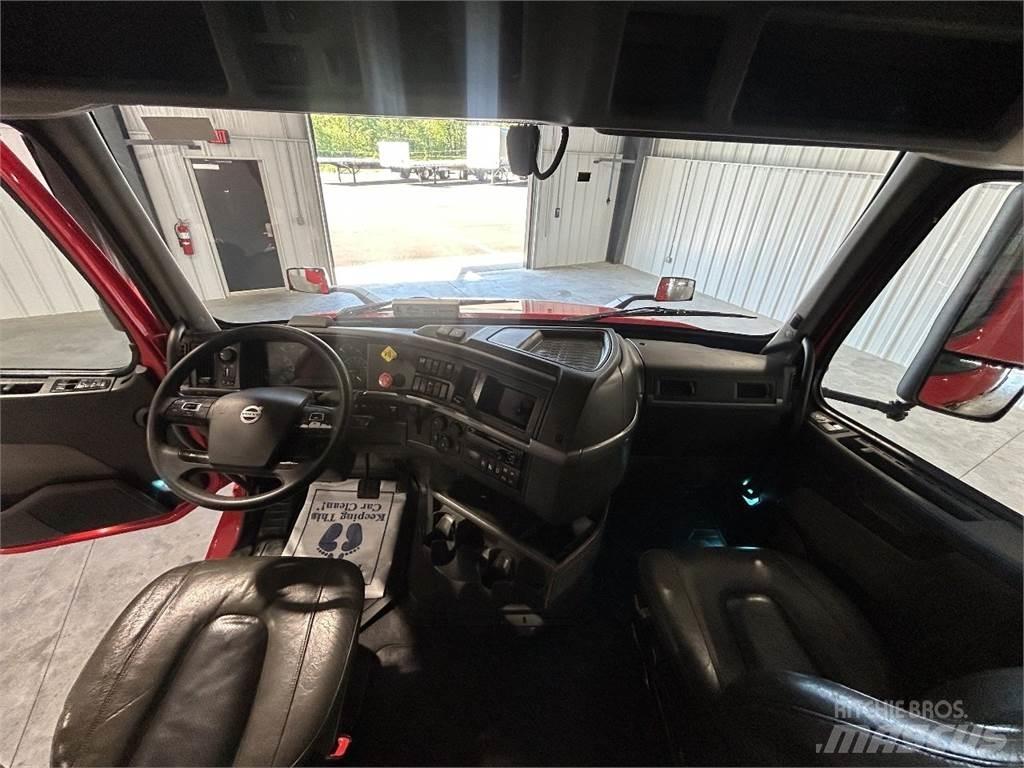 Volvo VNL64T740 وحدات الجر