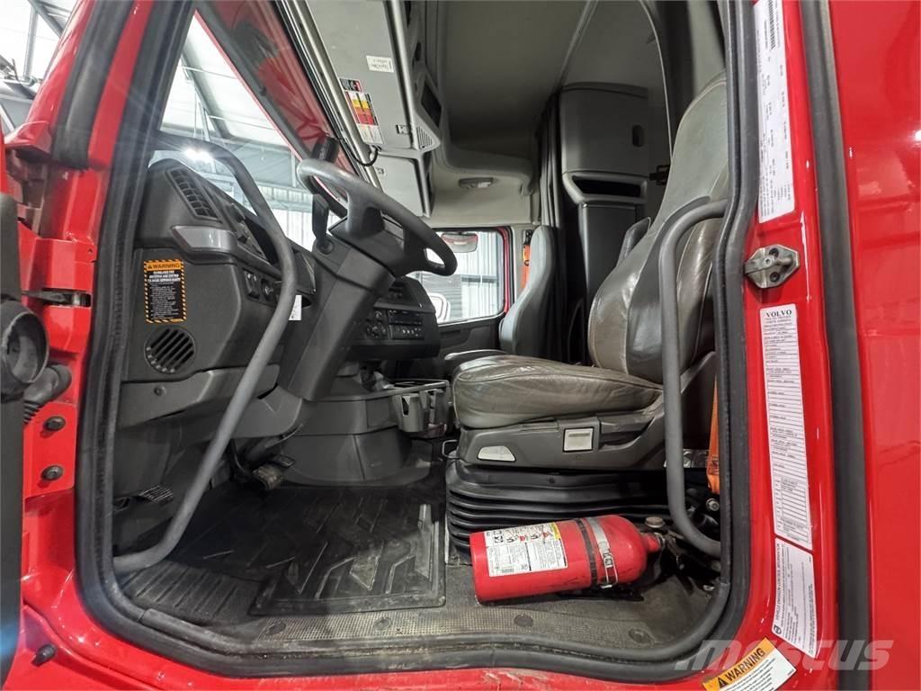 Volvo VNL64T740 وحدات الجر