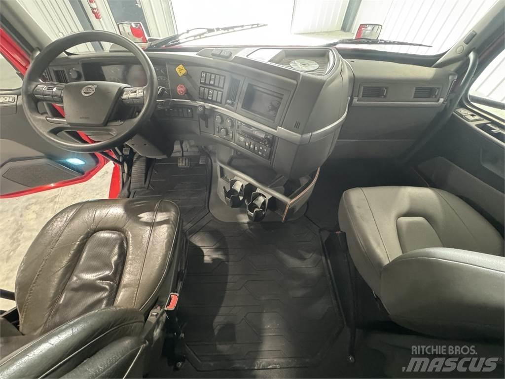 Volvo VNL64T740 وحدات الجر