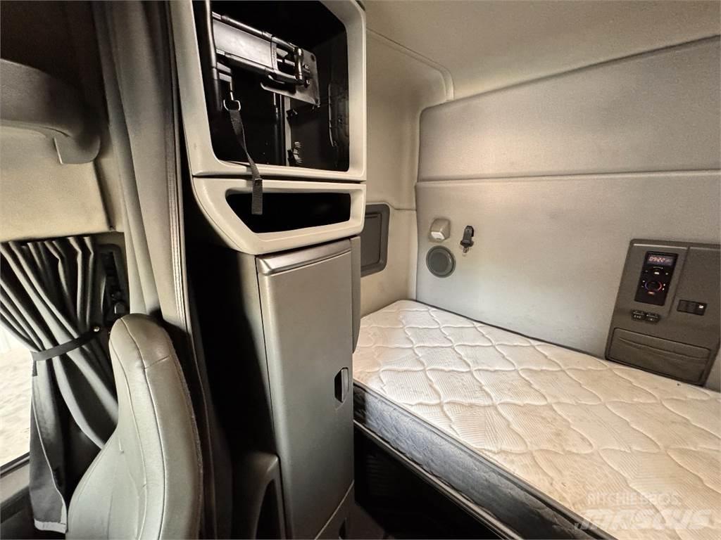Volvo VNL64T740 وحدات الجر