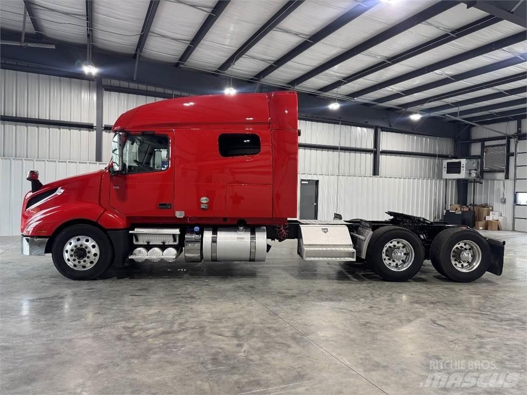 Volvo VNL64T740 وحدات الجر