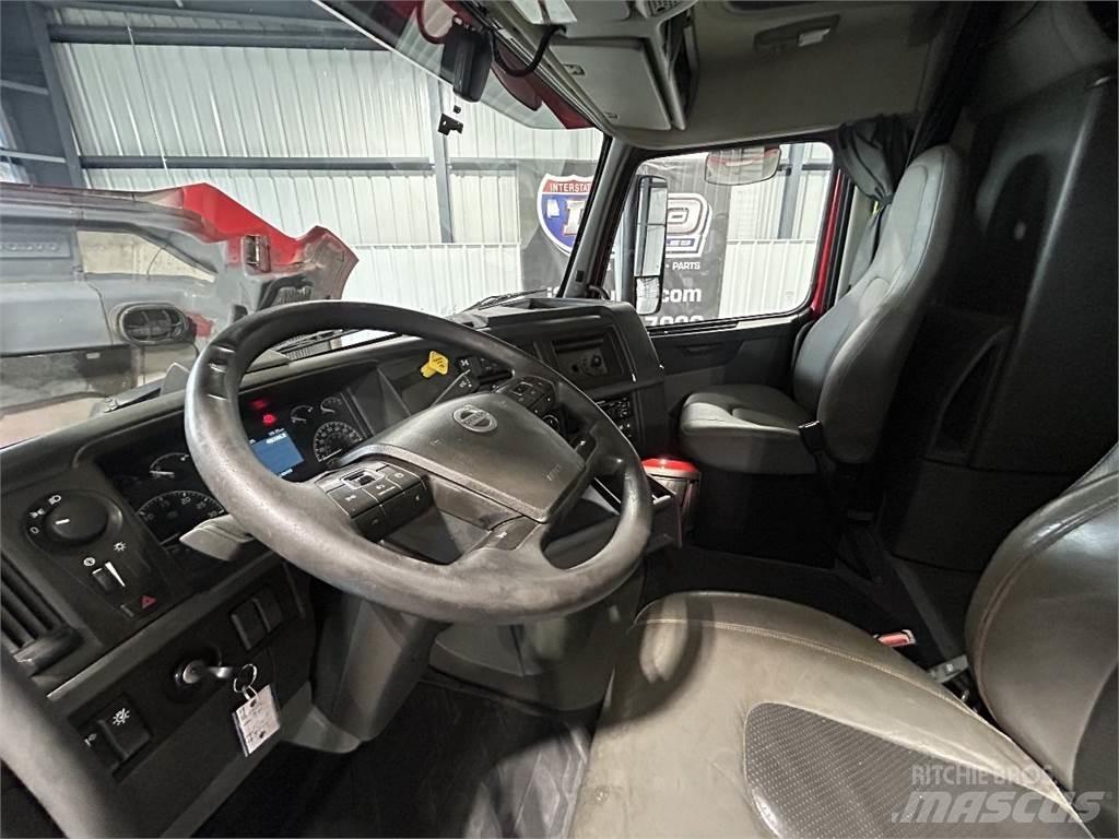 Volvo VNL64T740 وحدات الجر