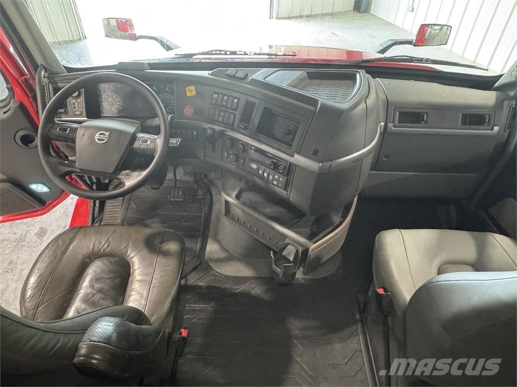 Volvo VNL64T740 وحدات الجر