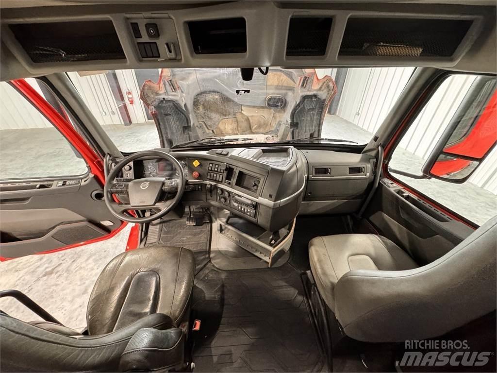 Volvo VNL64T740 وحدات الجر