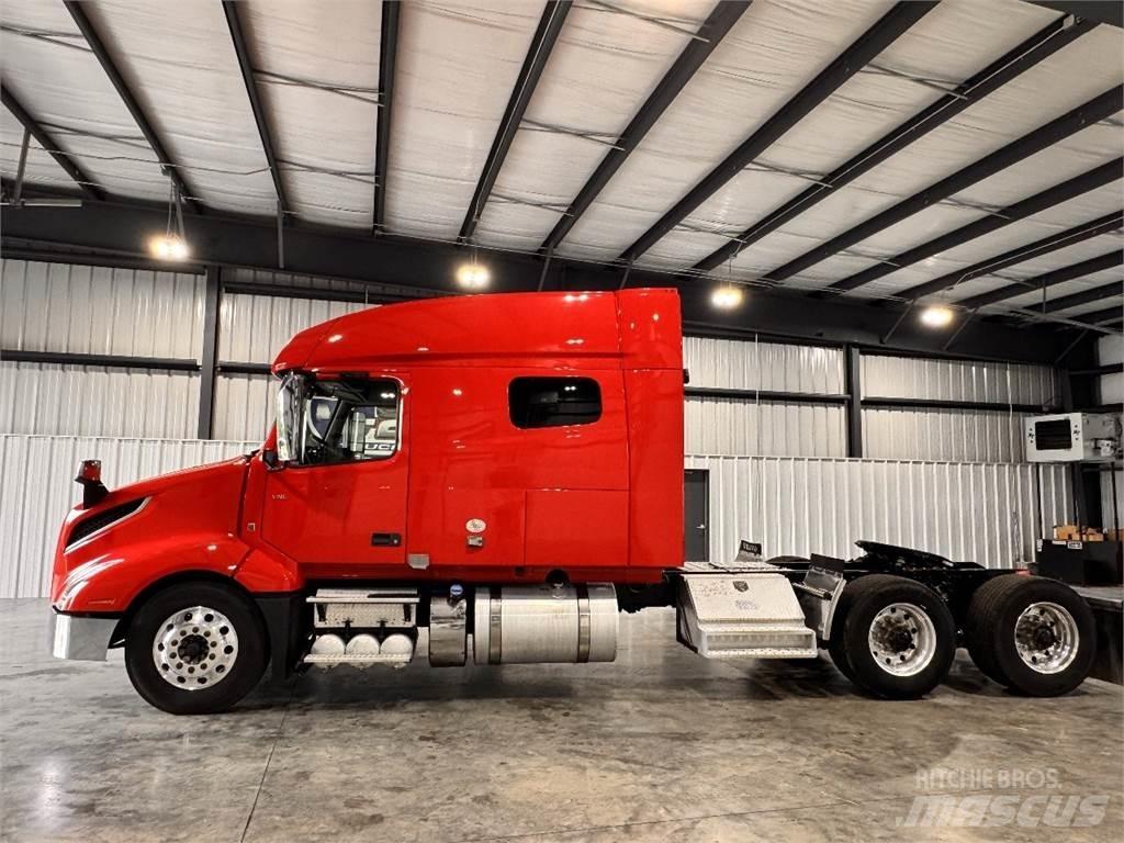 Volvo VNL64T740 وحدات الجر