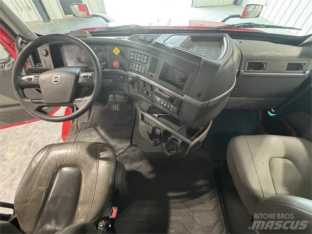 Volvo VNL740 وحدات الجر