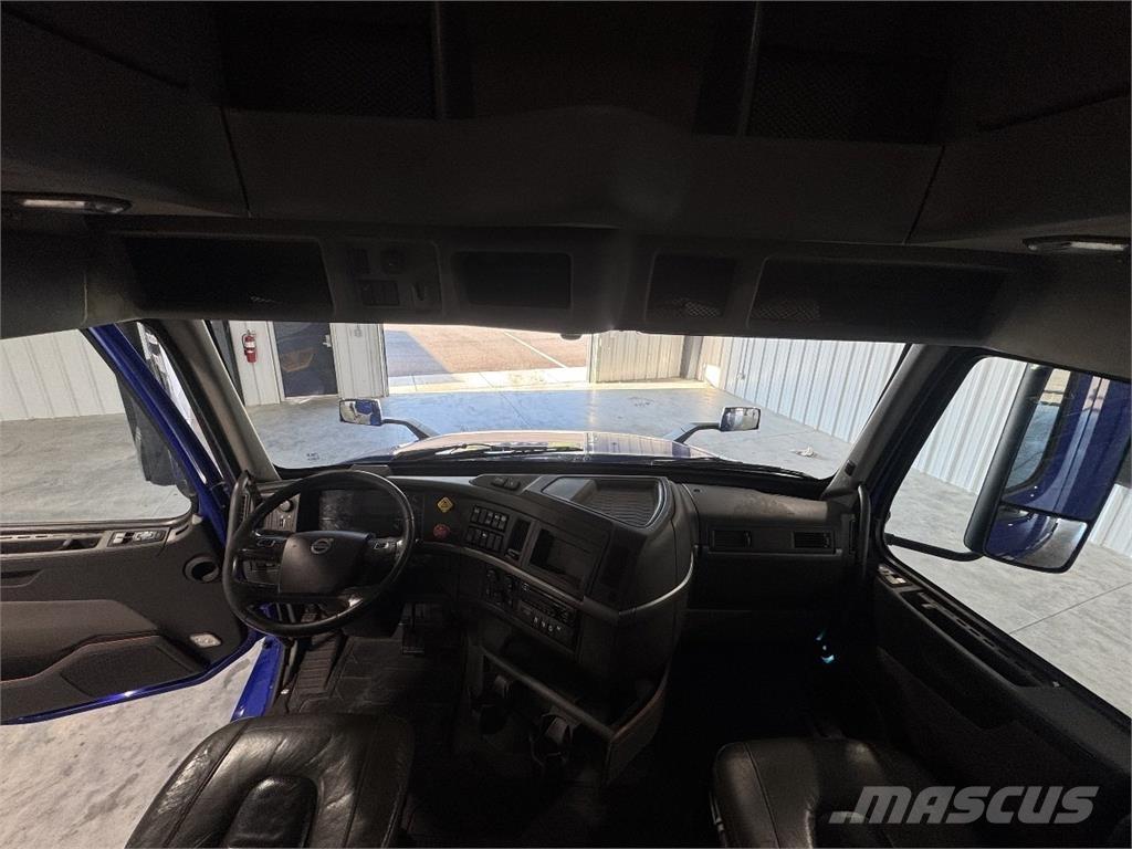 Volvo VNL860 وحدات الجر