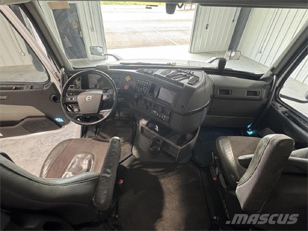 Volvo VNL860 وحدات الجر