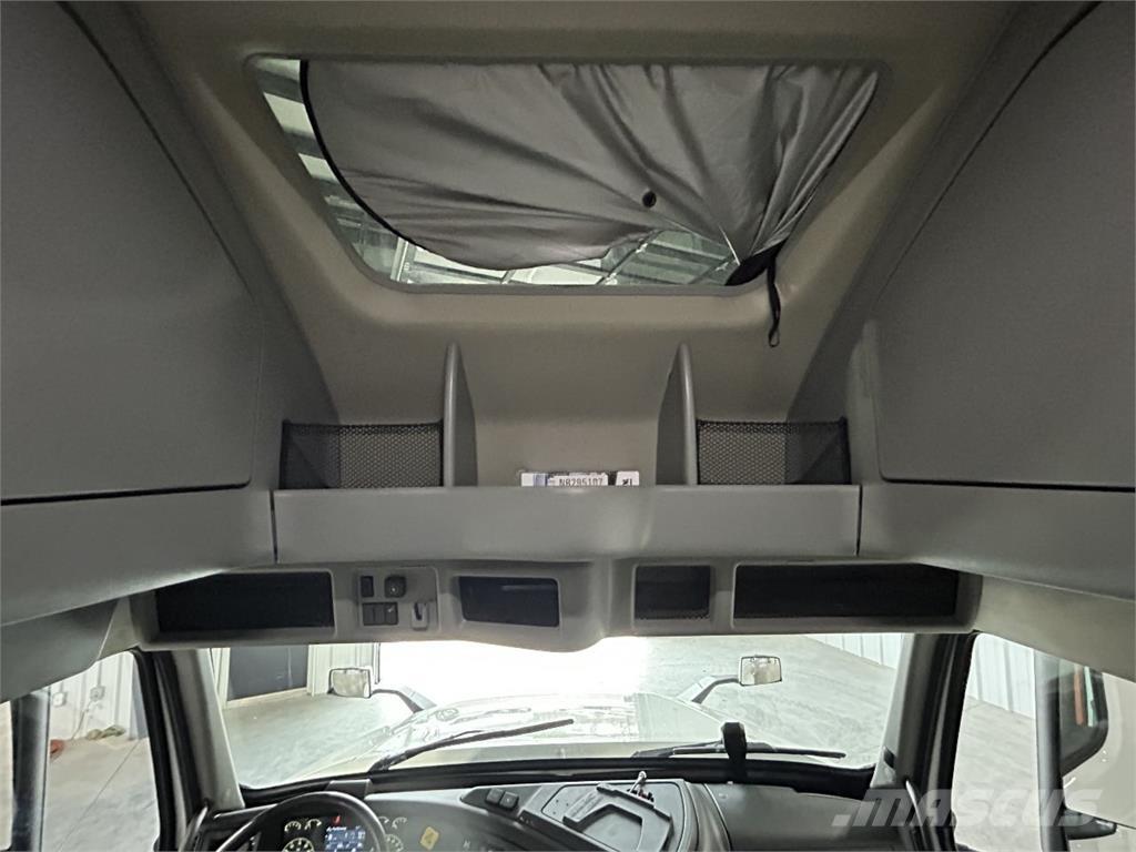 Volvo VNL860 وحدات الجر