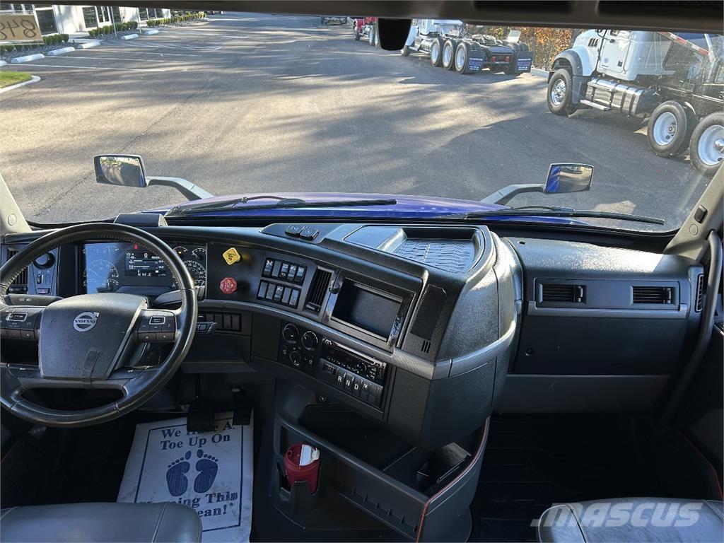 Volvo VNL860 وحدات الجر