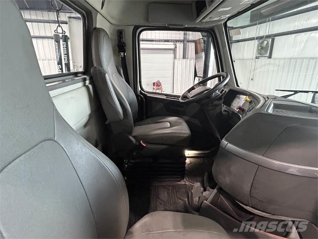 Volvo VNR64T300 وحدات الجر