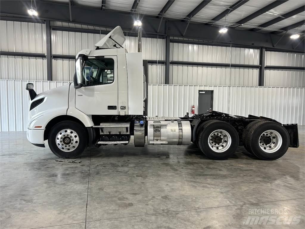 Volvo VNR64T300 وحدات الجر