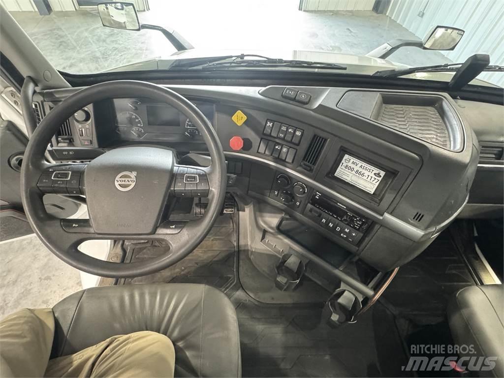 Volvo VNR64T300 وحدات الجر