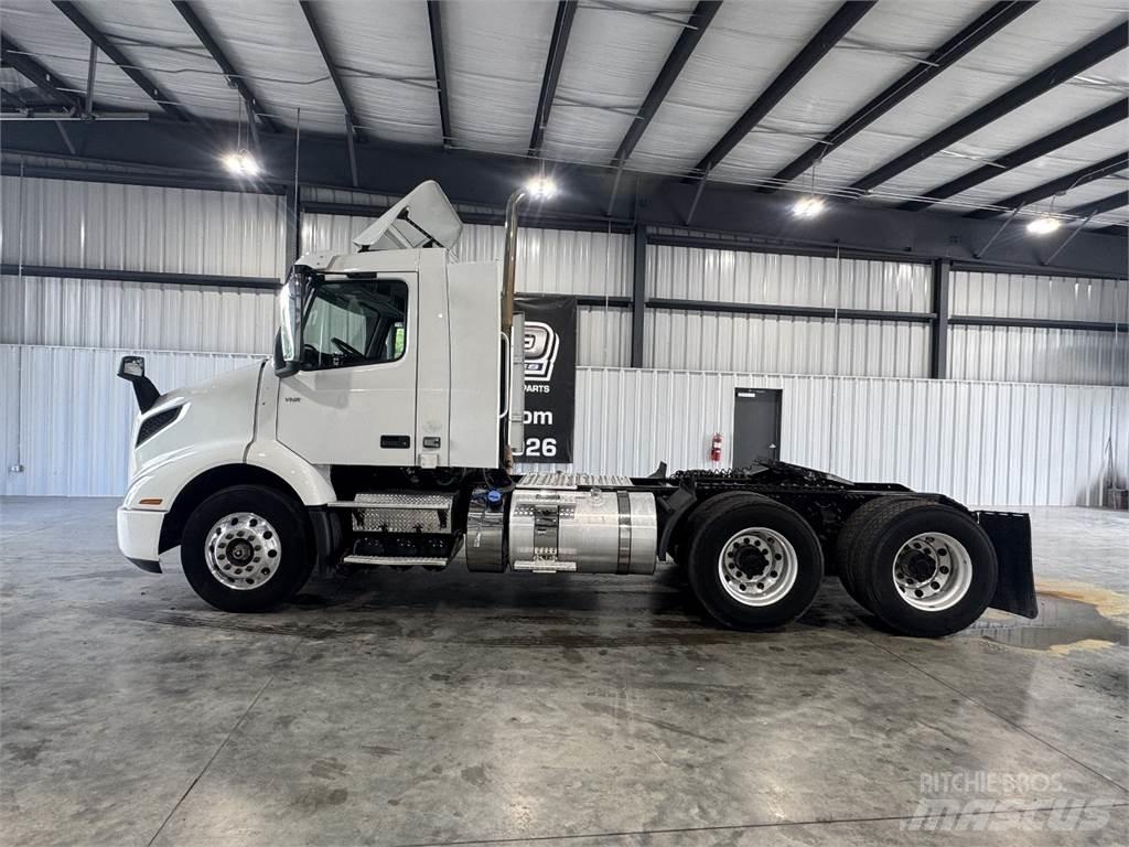 Volvo VNR64T300 وحدات الجر
