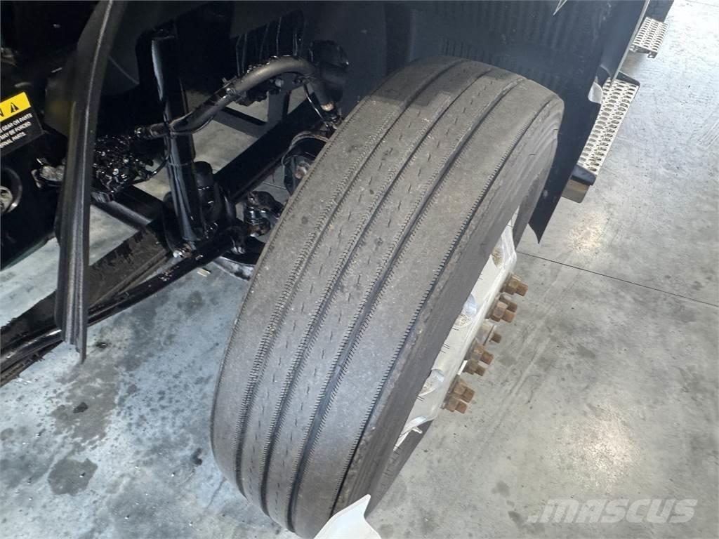 Volvo VNR64T300 وحدات الجر