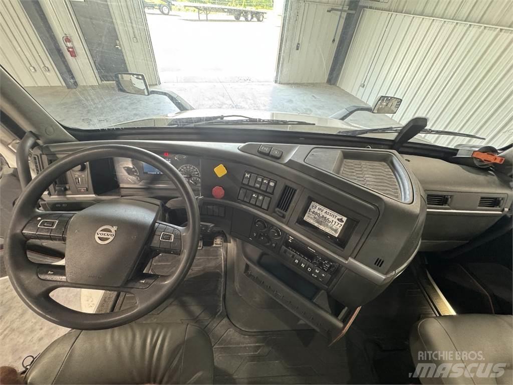 Volvo VNR64T300 وحدات الجر