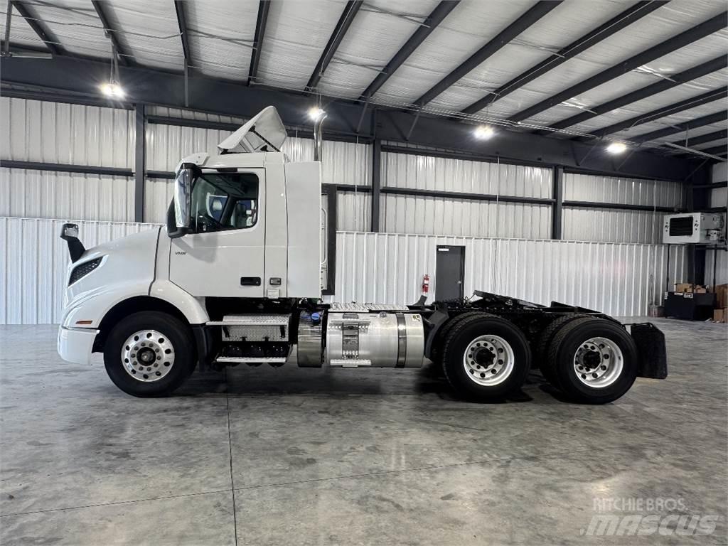 Volvo VNR64T300 وحدات الجر