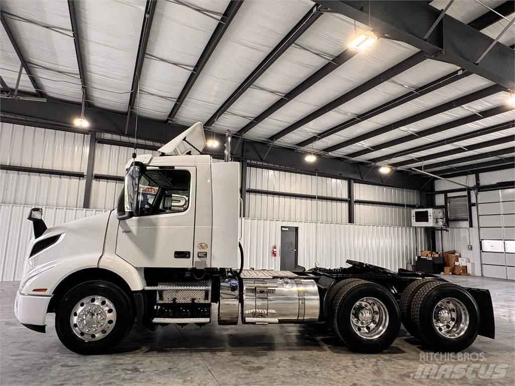 Volvo VNR64T300 وحدات الجر