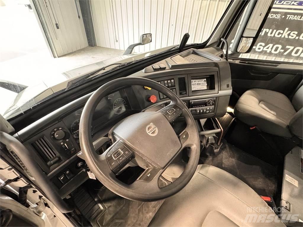 Volvo VNR64T300 وحدات الجر