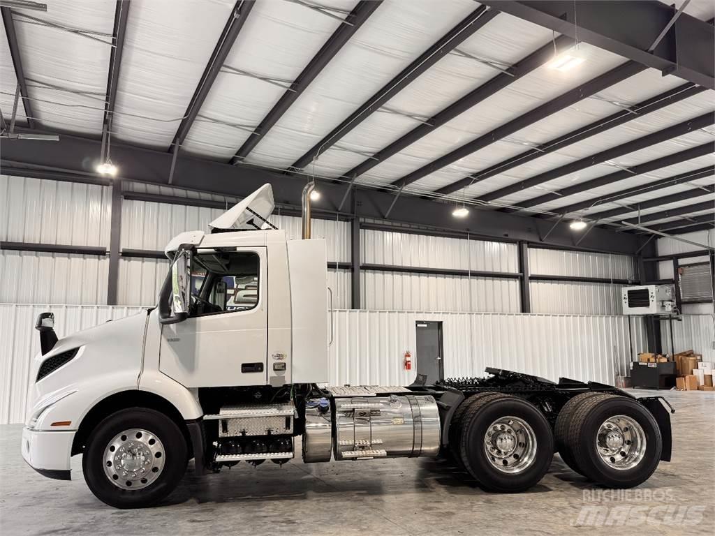 Volvo VNR64T300 وحدات الجر