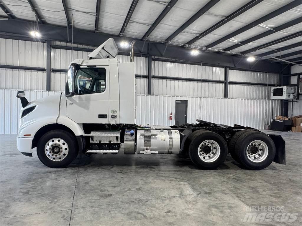 Volvo VNR64T300 وحدات الجر
