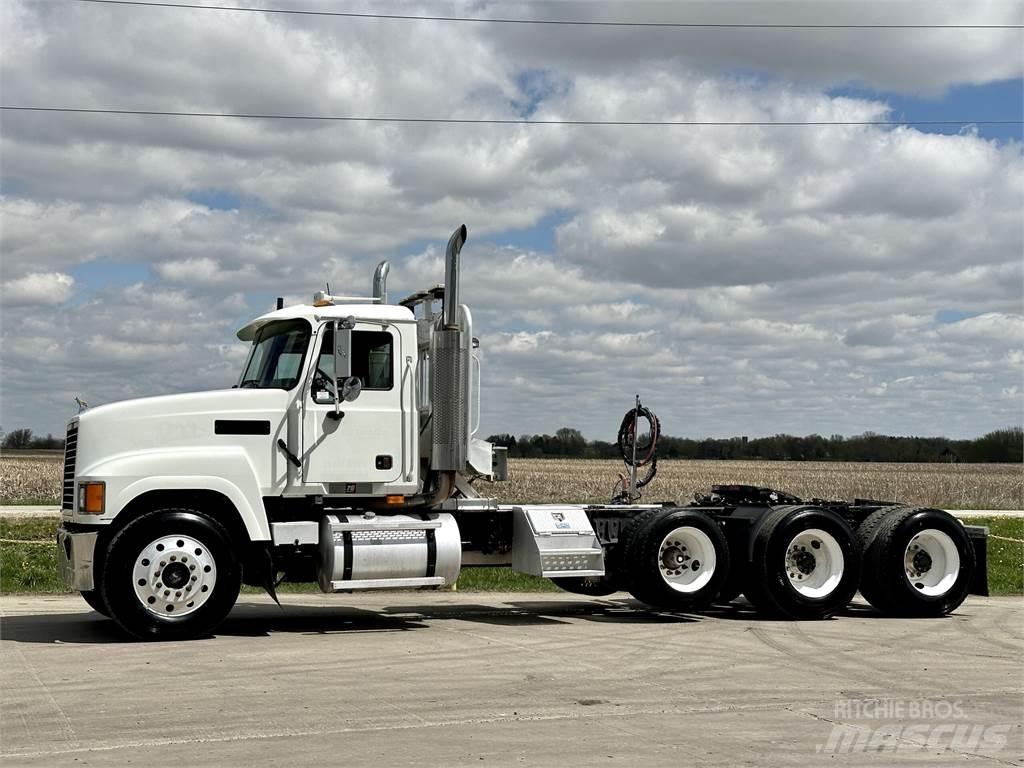 Mack CH613 وحدات الجر