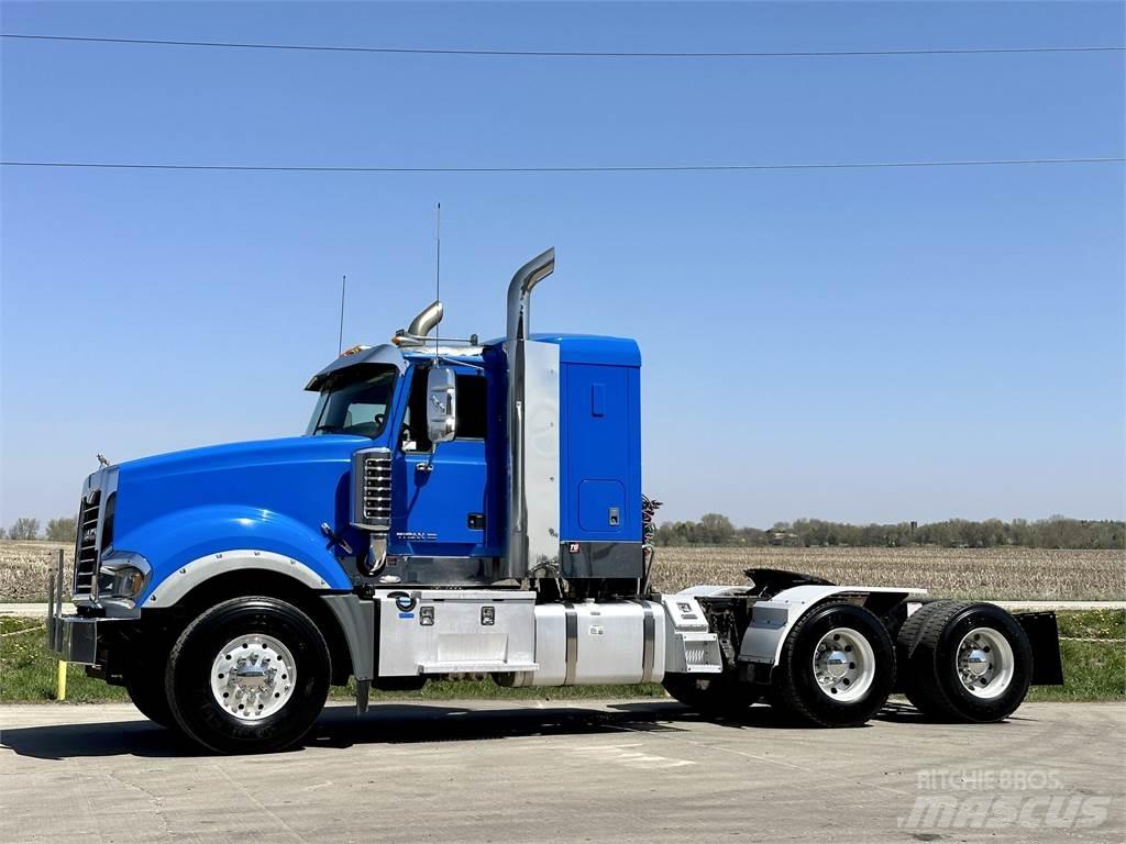 Mack Titan TD713 وحدات الجر