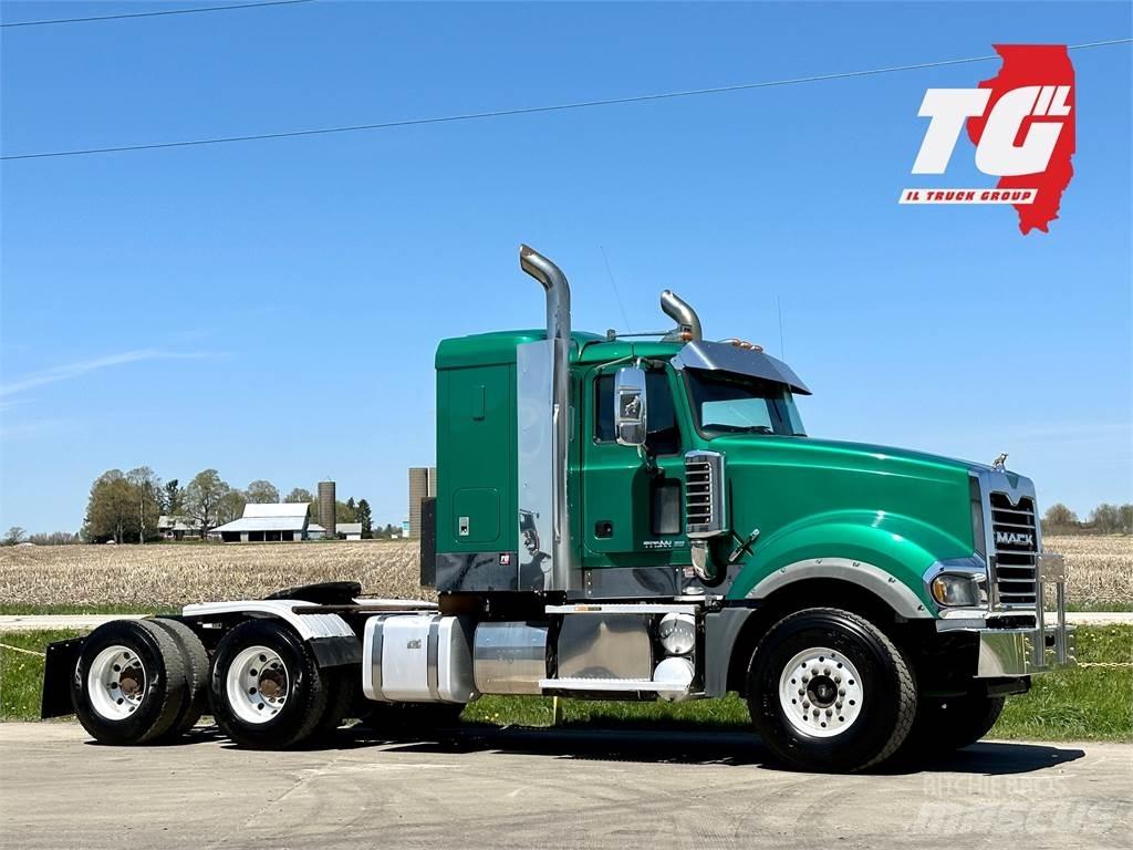 Mack Titan TD713 وحدات الجر