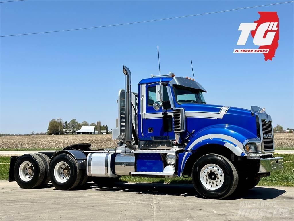 Mack Titan TD713 وحدات الجر