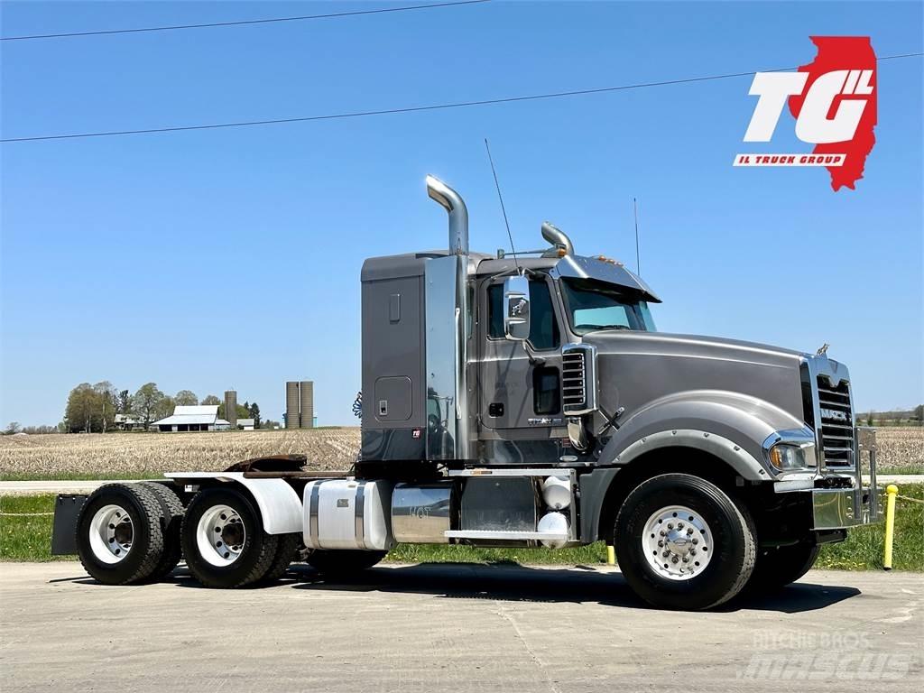 Mack Titan TD713 وحدات الجر