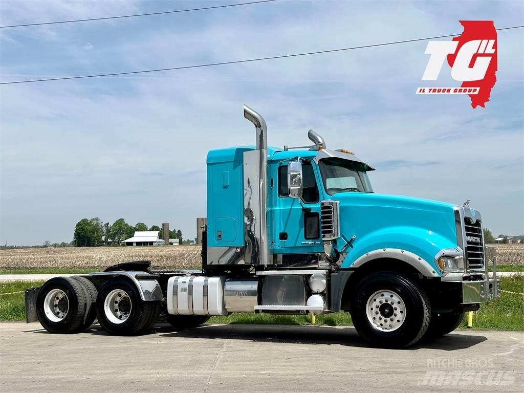 Mack Titan TD713 وحدات الجر