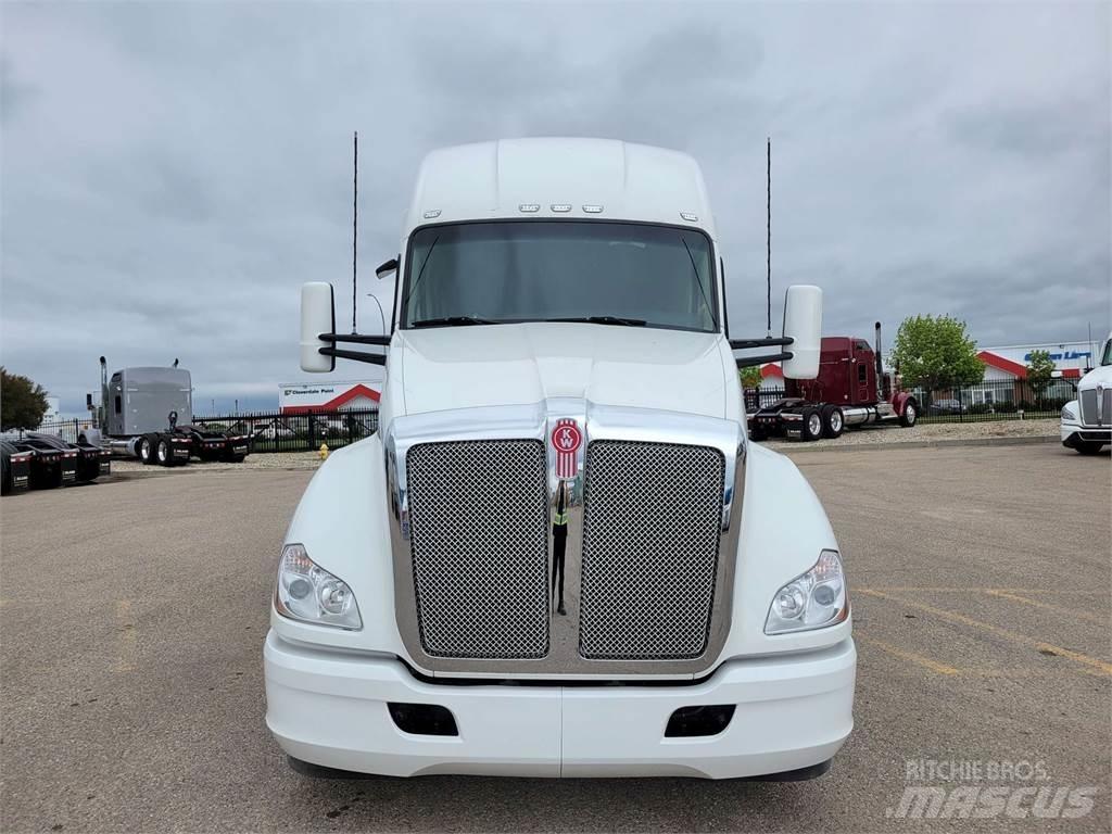 Kenworth T680 وحدات الجر