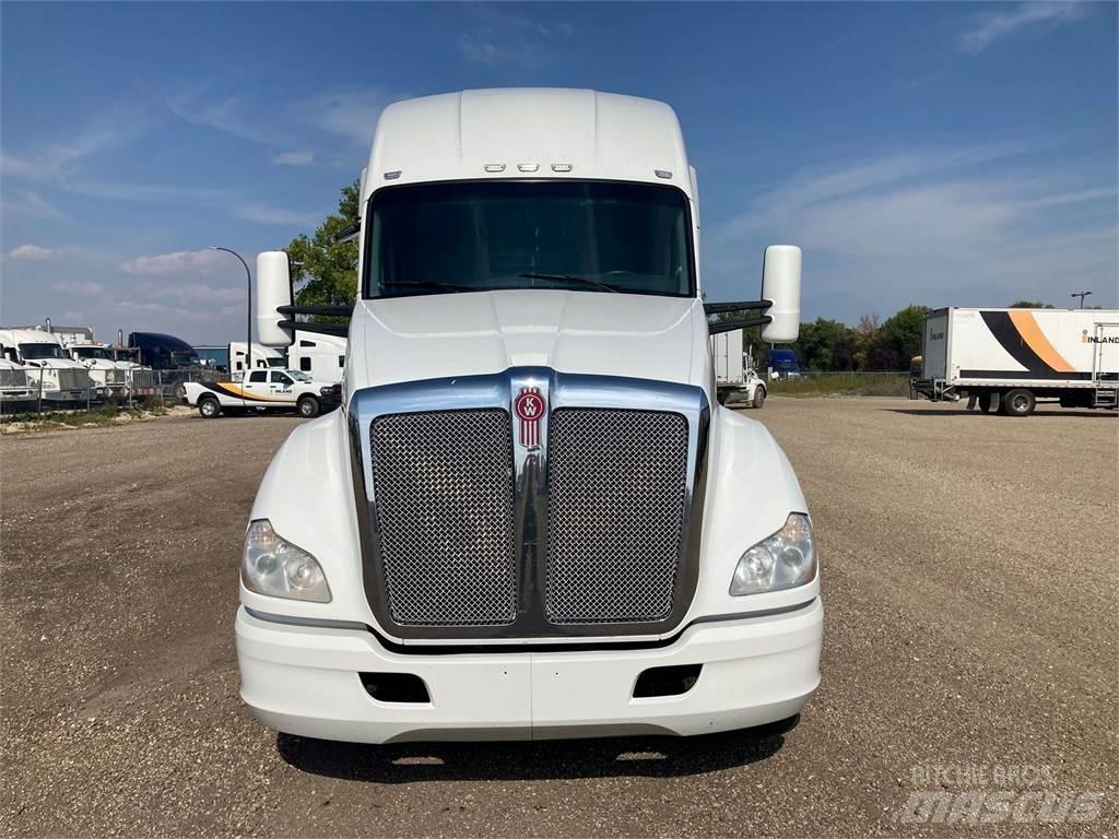 Kenworth T680 وحدات الجر