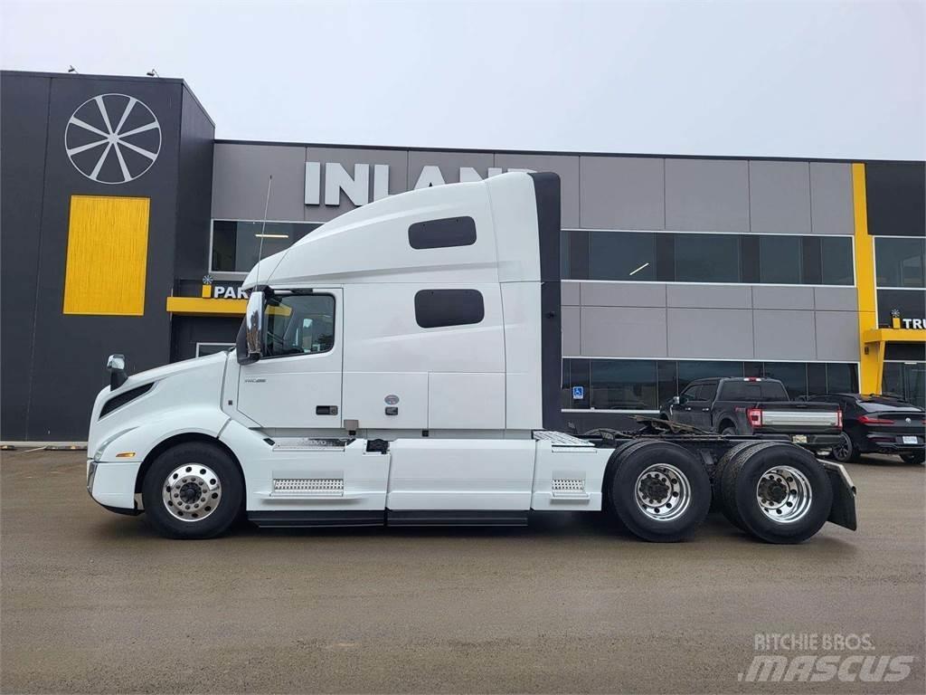 Volvo VNL 760 شاحنات بمقصورة وهيكل
